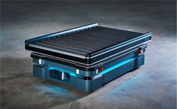 ROEQ Roller modules for AMR robots to automate loading and unloading of boxes